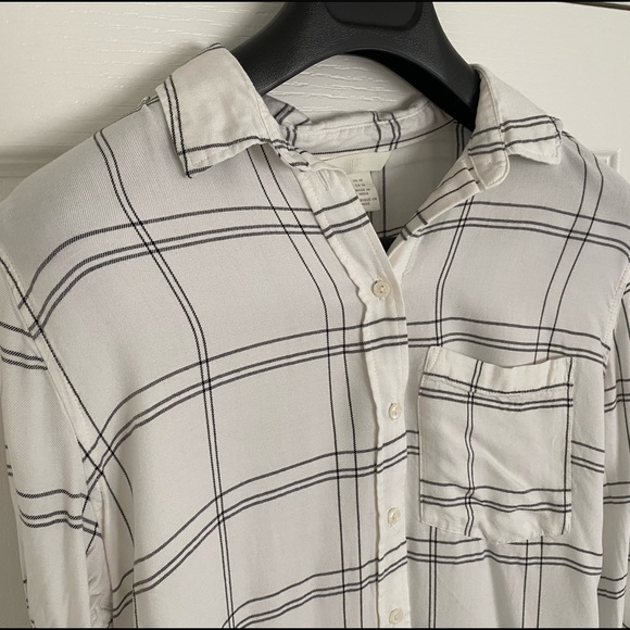 H&M | Natural White and Black Striped Collared Blouse Button Up - Picture 3 of 7